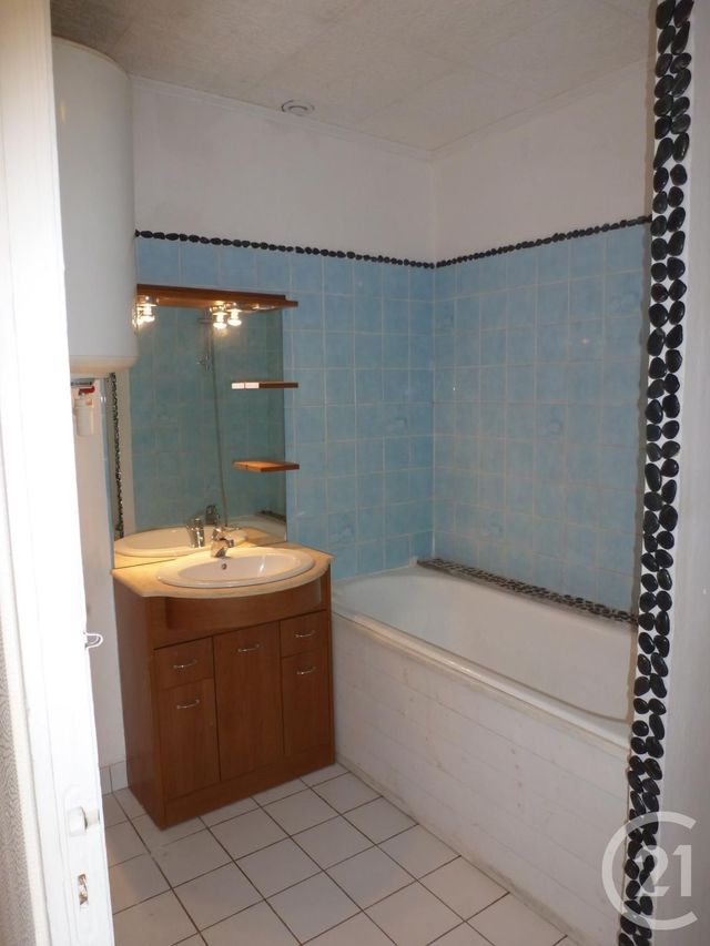 Appartement T3 à louer - 3 pièces - 72.09 m2 - PLESSE - 44 - PAYS-DE-LOIRE - Century 21 Espace De L'Isac