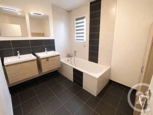 maison à louer - 4 pièces - 89.19 m2 - STE LUCE SUR LOIRE - 44 - PAYS-DE-LOIRE - Century 21 Espace De L'Isac