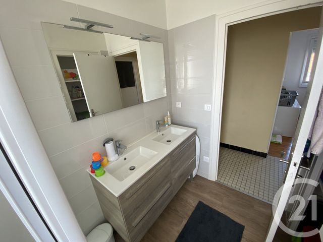 maison à louer - 4 pièces - 80.0 m2 - BOUGUENAIS - 44 - PAYS-DE-LOIRE - Century 21 Espace De L'Isac