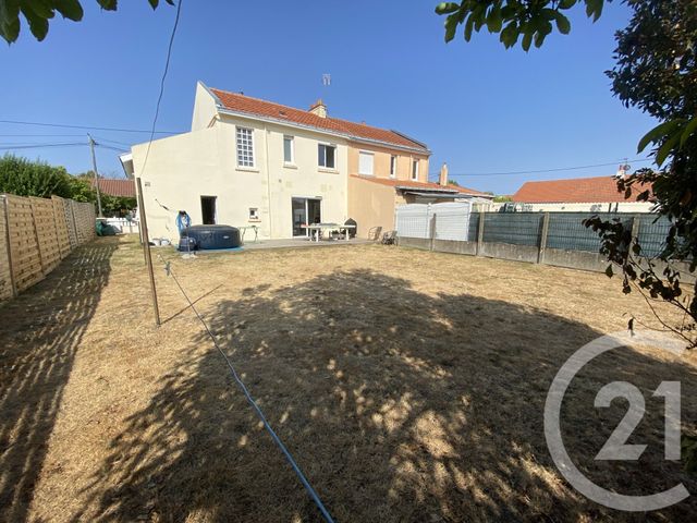 maison à louer - 4 pièces - 80.0 m2 - BOUGUENAIS - 44 - PAYS-DE-LOIRE - Century 21 Espace De L'Isac