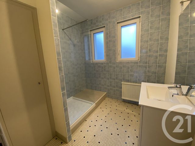 Appartement T5 à louer - 6 pièces - 120.45 m2 - PLESSE - 44 - PAYS-DE-LOIRE - Century 21 Espace De L'Isac