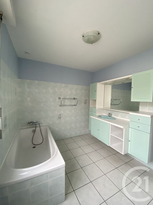 maison à louer - 5 pièces - 115.2 m2 - BLAIN - 44 - PAYS-DE-LOIRE - Century 21 Espace De L'Isac